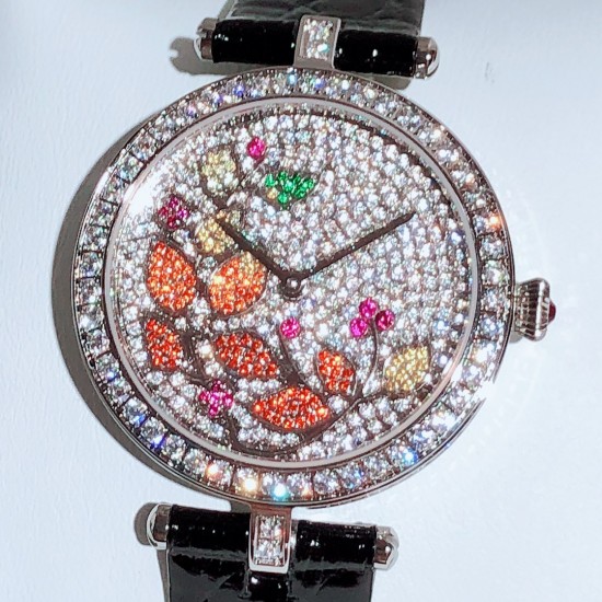 实拍 卡地亚-Cartier，狠货来袭，全真镶钻字面，瑞士石英机芯，加厚蓝宝石镜面[强]搭配美洲鳄鱼皮带[耶]尺寸35mm，超级漂亮、时尚不容错过！