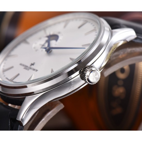 最新款江诗丹顿(Vacheron Constantin)传承系列9位24时真日⭐️月星辰全面推出,成功商务人士必备,采用全自动进口机芯(零返修、零故障)顶级316精钢表壳,原装按扣 进口小牛皮,锅盖玻璃,做工一流,型男必备。送礼极佳,先下手为强! 最新款江诗丹顿(Vacheron Constantin)传承系列9位24时真日⭐️月星辰全面推出,成功商务人士必备,采用全自动进口机芯(零返修、零故障)顶级316精钢表壳,原装按扣 进口小牛皮,锅盖玻璃,做工一流,型男必备。送礼极佳,先下手为强!