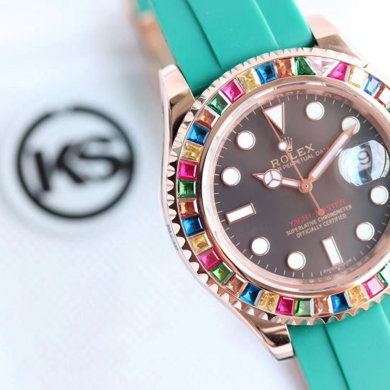 顶级做工KS出品：升级版劳力士金游艇Rolex yacht Master 116695SATS “糖豆”震撼来袭[色] 再度升级，糖豆彩钻版，集合上一代版本的优良做工，业内最顶尖的宝石工艺，同时全面升级基础不锈钢材质，使用真正的日本含镍不锈钢材料作为基础材料，模仿正品的永恒玫瑰金金钢技术，镀层更加持久耐用，耐腐蚀。装载2836、3135机芯，尺寸40mm。蓝光放大镜，超强夜光！现下单额外赠送胶带一副！
