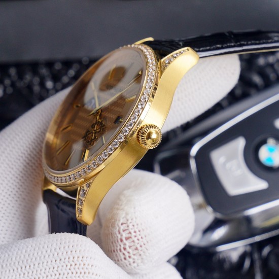 2⃣0⃣2⃣0⃣最新款百达翡丽《Patek Philippe》月[月亮]相[太阳]系列！九字位日月星辰功能，独特的4时位小秒logo，搭载原装进口call8219月相机芯(0返修0售后），蓝宝石玻璃镜面，进口意大利牛皮 ，（可配钢带）尺寸40mm，厚度10mm，三度防水性能，简约商外观，让你感受傲慢绅士气息，完美彰显其百达翡丽腕表的皇家血统，值得全球称赞。⚠️请认准独家品质