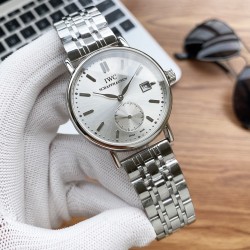实物拍摄品牌：万国-IWC  类型：[酷]男士腕表表壳：316精钢（做工优质）表带：进口真牛皮/316精钢(两种可选)机芯：高级定制全自动机械机芯（走时稳定）玻璃：高级强化镀膜镜面尺寸：直径40mm，厚度12mm
