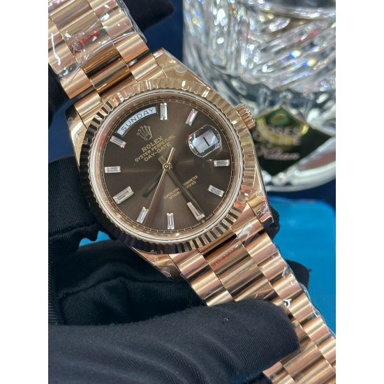 ROLEX 劳力士 冰糖星期日历型系列!独家实拍,玻璃通透,日历对版,针有中轴,牙圈立体。上手就可以玩,手感非常好。40mm直径,严选出品,出货实拍! ROLEX 劳力士 冰糖星期日历型系列!独家实拍,玻璃通透,日历对版,针有中轴,牙圈立体。上手就可以玩,手感非常好。40mm直径,严选出品,出货实拍!