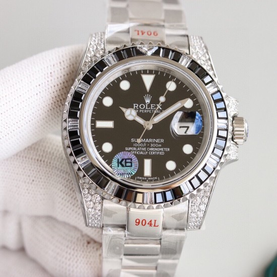 ROLEX 劳力士 顶级玩物 用劳力士最经典的潜航系列水鬼作为原型,经过圈口钻石的二次改装,精致动人!西铁城全自动机械机芯,超强夜光字面,尺寸40mm! ROLEX 劳力士 顶级玩物 用劳力士最经典的潜航系列水鬼作为原型,经过圈口钻石的二次改装,精致动人!西铁城全自动机械机芯,超强夜光字面,尺寸40mm!