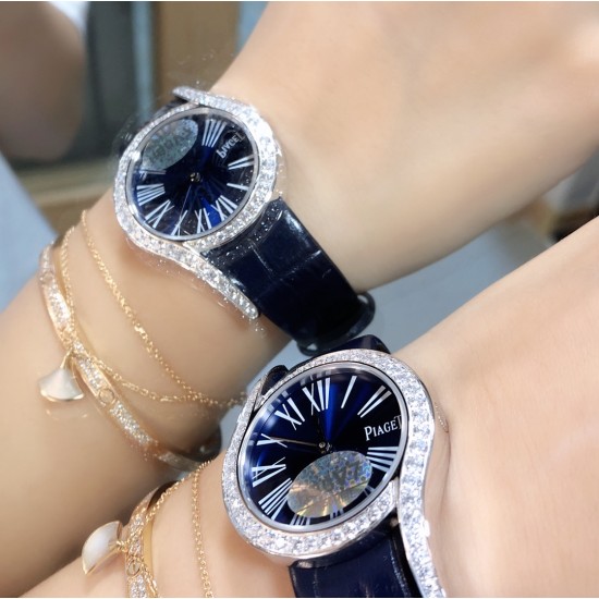 实拍 深海蓝 伯爵 全新Piaget Lime light系列腕表,以其独特的造型,引领着时尚界的风潮,更是邀请到国际巨星巩俐倾情代言,必将成为伯爵品牌全新的识别69式印,瑞士石英32mm 白金电镀 认准独家实拍细节品质! 实拍 深海蓝 伯爵 全新Piaget Lime light系列腕表,以其独特的造型,引领着时尚界的风潮,更是邀请到国际巨星巩俐倾情代言,必将成为伯爵品牌全新的识别69式印,瑞士石英32mm 白金电镀 认准独家实拍细节品质!