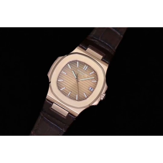 【“薄”大精深 从“芯”出发】全新升级V2版本 PATEK 。PHILPPE——鹦鹉螺5711/1A系列强势回归。1：1全新开模修正三件套壳 厚度仅9mm，修正了以往偏厚的现象，使之佩戴更贴合手腕。搭载全新定制版9015改原装CaI.324 S C洗花机芯。突破了无加夹板的情况下摆轮位置同步正品！定制级的人体工程学表带 修正了表带的铰链部分...[更多]