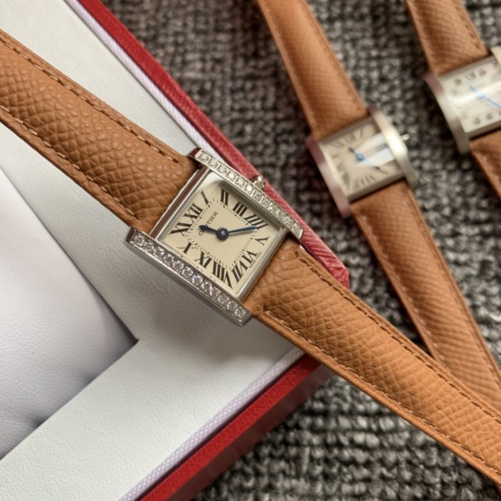 实拍 2020最新卡地亚法国坦克Cartier Tank Franaise系列,一款百搭 性价比又高的手表 搭配全新专柜欧版风格定制的原厂表带,进口瑞士石英机芯。八角形表冠,镶嵌一颗凸圆形合成尖晶石,剑形蓝钢指针,蓝宝石水晶镜面,采用与原装一致的实心内罩,尺寸:25 x 20mm。佩戴舒适柔软服帖,上手显得高贵又典雅,很气质很女人独家货源。 实拍 2020最新卡地亚法国坦克Cartier Tank Franaise系列,一款百搭 性价比又高的手表 搭配全新专柜欧版风格定制的原厂表带,进口瑞士石英机芯。八角形表冠,镶嵌一颗凸圆形合成尖晶石,剑形蓝钢指针,蓝宝石水晶镜面,采用与原装一致的实心内罩,尺寸:25 x 20mm。佩戴舒适柔软服帖,上手显得高贵又典雅,很气质很女人独家货源。