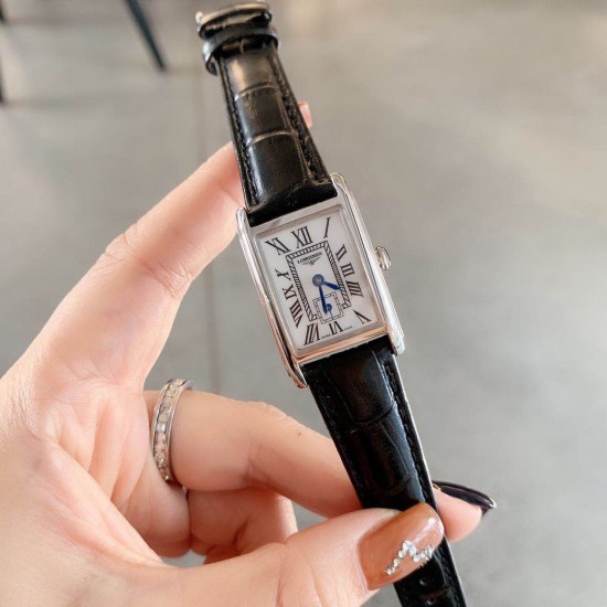 林志玲代言浪琴腕表 这一枚精巧的腕间时计寄予深情的陪伴,在指针嘀嗒间诠释关怀与牵挂。浪琴黛绰维纳系列方形石英腕表,洋溢优雅气质,以意大利“快乐生活”(Dolce Vita)为设计灵感,懂得欣赏此系列腕表的,是能从最简单的快乐中活出精彩人生的女性! 林志玲代言浪琴腕表 这一枚精巧的腕间时计寄予深情的陪伴,在指针嘀嗒间诠释关怀与牵挂。浪琴黛绰维纳系列方形石英腕表,洋溢优雅气质,以意大利“快乐生活”(Dolce Vita)为设计灵感,懂得欣赏此系列腕表的,是能从最简单的快乐中活出精彩人生的女性!