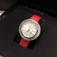 实拍 伯爵-PIAGET 女士腕表 瑞士石英机芯 316L精钢表壳 真牛皮表带 尺寸34*8mm 蓝宝石玻璃镜面 简约的设计,大胆而多彩的配色,以及旋转表圈是伯爵品牌 Possession腕表的特质所在。通过品牌制表师们天马星空的创意,将各个亮色的表带与贵金属、钻石、精钢材质相融,通过圆形盘面的演绎,令全新的 Possession腕表越发闪耀夺目,给人眼前一亮之感。 实拍 伯爵-PIAGET 女士腕表 瑞士石英机芯 316L精钢表壳 真牛皮表带 尺寸34*8mm 蓝宝石玻璃镜面 简约的设计,大胆而多彩的配色,以及旋转表圈是伯爵品牌 Possession腕表的特质所在。通过品牌制表师们天马星空的创意,将各个亮色的表带与贵金属、钻石、精钢材质相融,通过圆形盘面的演绎,令全新的 Possession腕表越发闪耀夺目,给人眼前一亮之感。