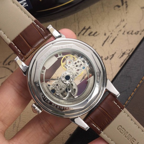 『臻品推荐』新品发布[玫瑰]浪琴-LONGINES独家首发-----简约风格 经典文艺 唯美创作机芯:顶级全自动机械机芯表壳:顶级版316L精钢玻璃:高硬度矿物质水晶玻璃表扣:皮带针扣直径:原装尺寸40mm12mm[色]完美呈现 品质上乘，手感独特，送礼自戴首选[鼓掌]〔----用心，所以更完美 〕！