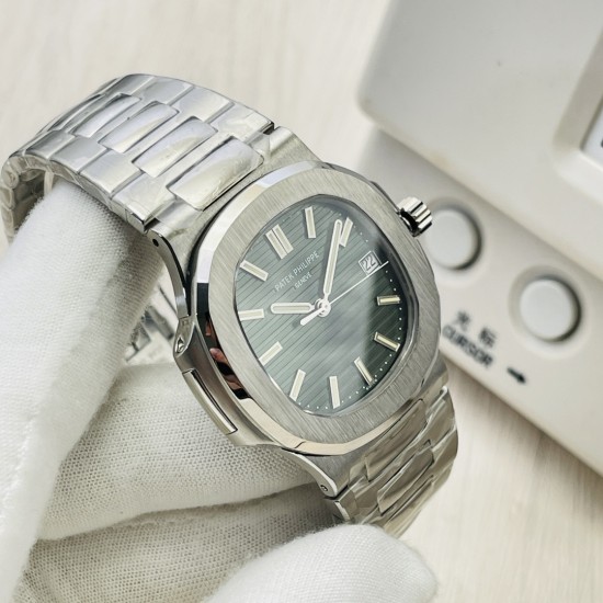 【PFF Factory2022新势力 新力作】V4最高升级版本 最高复刻 百达.翡丽PATEK PHILIPPE 优雅运动系列5711/1A鹦鹉螺!PFF震撼出品!钢表之王!1⃣️【机芯】全网最佳解毒方案,搭配百达.翡丽9015机改Cal.324自动上链一体机芯!精准稳定!2⃣️【表带】定制级人体工程学表带,钢带中珠是钻石型的,与正品相结合。3⃣️【直径】表壳尺寸40毫米,厚度仅9.8毫米,也与原装最接近。【PFF Factory】匠心之作 欢迎您的品鉴! 【PFF Factory2022新势力 新力作】V4最高升级版本 最高复刻 百达.翡丽PATEK PHILIPPE 优雅运动系列5711/1A鹦鹉螺!PFF震撼出品!钢表之王!1⃣️【机芯】全网最佳解毒方案,搭配百达.翡丽9015机改Cal.324自动上链一体机芯!精准稳定!2⃣️【表带】定制级人体工程学表带,钢带中珠是钻石型的,与正品相结合。3⃣️【直径】表壳尺寸40毫米,厚度仅9.8毫米,也与原装最接近。【PFF Factory】匠心之作 欢迎您的品鉴!