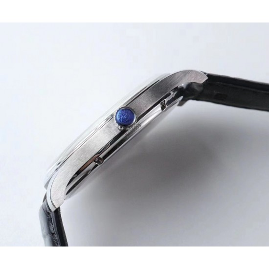 IWC 万国(葡萄牙系列)V3版 IW545408型腕表,简称“琼斯之剑”。正品开模,干练整洁,专为男士打造的腕表。锅盖蓝宝石玻璃,手动上弦的滴答声,背透镶嵌的红宝石,来回摆动的游丝走线,纯粹的机械之美,都让每个狂热的机械爱好者深深着迷!表盘尺寸:44毫米X10机芯类型:手动机㭜系列型号:98295动力储存:46小时表镜材质:兰宝石玻璃表带材质:意大利小牛皮表扣类型:针扣后盖表底:透底功能风格:6位小秒针,纯粹机械之美! IWC 万国(葡萄牙系列)V3版 IW545408型腕表,简称“琼斯之剑”。正品开模,干练整洁,专为男士打造的腕表。锅盖蓝宝石玻璃,手动上弦的滴答声,背透镶嵌的红宝石,来回摆动的游丝走线,纯粹的机械之美,都让每个狂热的机械爱好者深深着迷!表盘尺寸:44毫米X10机芯类型:手动机㭜系列型号:98295动力储存:46小时表镜材质:兰宝石玻璃表带材质:意大利小牛皮表扣类型:针扣后盖表底:透底功能风格:6位小秒针,纯粹机械之美!