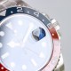 ROLEX 劳力士 GMT格林尼治 采用专柜机芯3285一体机芯蓝游丝和原版同样通过调试时针快跳调整日历的功能瞬跳，和原版一样的GMT双时区表针在底部时针上面的第二层，由下到上的顺序为：时针-双时区针-分钟-秒钟。[666][666]本次可乐/国米圈可以说是95%以上的相似度/在各个角度均有这个95%水准。后续有详细颜色对比。本次圈口为独立开发，区别于市面上的任何版本。[强]表盘/指针/玻璃/表壳就不再一一赘述，原装一比一开模制作，保持大厂工艺水准。