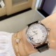 实拍 最新配色 特别款 最强副本萧邦CHOPARD快乐钻系列(原版开模)「中号36mm 」历时一年多研发终于面世,在蓝气球已经是女士标配的时代 萧邦快乐钻系列女表脱颖而出,成为时尚界追捧的一股潮流!此款不但能凸显出钻石的高贵而且更是「女神」最渴望拥有腕表之一 轻松出席各种场合不会出现「同款尴尬」【表带】标配美洲鳄鱼皮 【机芯】采用TOP级海鸥2892机芯,每颗机芯都经制表师的精调细选,确保带来稳定可靠的精准走时。绝世精品!图为36尺寸 实拍 最新配色 特别款 最强副本萧邦CHOPARD快乐钻系列(原版开模)「中号36mm 」历时一年多研发终于面世,在蓝气球已经是女士标配的时代 萧邦快乐钻系列女表脱颖而出,成为时尚界追捧的一股潮流!此款不但能凸显出钻石的高贵而且更是「女神」最渴望拥有腕表之一 轻松出席各种场合不会出现「同款尴尬」【表带】标配美洲鳄鱼皮 【机芯】采用TOP级海鸥2892机芯,每颗机芯都经制表师的精调细选,确保带来稳定可靠的精准走时。绝世精品!图为36尺寸