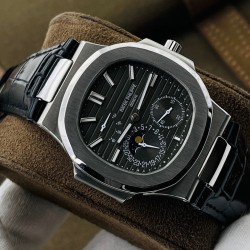 【PFF Factory2021牛年力作】V2升级版 【市场最高品质版本】百达.翡丽Patekphilippe运动系列（鹦鹉螺）5724（霸道总裁）升级版！1⃣️所有功能同正品（10字位动能显示，7字位日历和月相 4字位小秒针），和原装一样的带水平压纹图案，带荧光刻度 ！2⃣️直径40毫米，904L精钢镀金，蓝宝石玻璃镜面。3⃣️5722和5724款的外钻为施华洛世奇钻，通透闪亮，气质非凡。在目前技术范畴内尽可能接近原装，此款腕表可以让您驾驭所有场合！PFF匠心之作 欢迎您的品鉴！