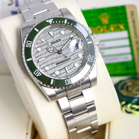 新款 首推 ROLEX 精品最热门的劳力士潜水表 全新款升级版 高档次字面 表带表扣细节 更加漂亮,抛光表扣 316L精钢表壳,尺寸:40mm*12mm,蓝宝石镜面,超强夜光,装置全新进口机械机芯 ,做工一流、完美出品、独家高端品质,商务休闲必备 出货实拍! 新款 首推 ROLEX 精品最热门的劳力士潜水表 全新款升级版 高档次字面 表带表扣细节 更加漂亮,抛光表扣 316L精钢表壳,尺寸:40mm*12mm,蓝宝石镜面,超强夜光,装置全新进口机械机芯 ,做工一流、完美出品、独家高端品质,商务休闲必备 出货实拍!