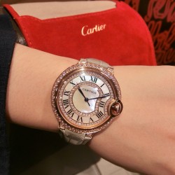 高品质，  Ballon Bleu de Cartier卡地亚蓝气球腕表奢华系列，百搭尺寸36mm，简约又别具品味，搭配进口意大利鳄鱼纹小牛皮制作摒弃了现代盛行的繁复华丽的修饰，以简约重新诠释唯美，打造独家高品质，采用斯华洛水晶钻石制作出表盘 优雅精致高贵气质尽显无漏