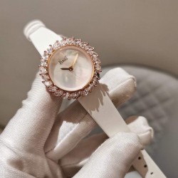 伯爵-PIAGET 全新高级珠宝系列，18K白金.玫瑰金，镶饰24颗马眼型切割美钻（约3.84克拉）是高级珠宝制作的一大挑战；钻石散发的耀眼光芒，皮带采用轻柔的缎面材质，与钻石造型形成优雅对比。原装尺寸31X7.8mm.