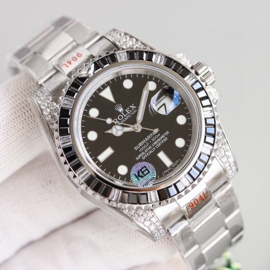 ROLEX 劳力士 顶级玩物 用劳力士最经典的潜航系列水鬼作为原型,经过圈口钻石的二次改装,精致动人!西铁城全自动机械机芯,超强夜光字面,尺寸40mm! ROLEX 劳力士 顶级玩物 用劳力士最经典的潜航系列水鬼作为原型,经过圈口钻石的二次改装,精致动人!西铁城全自动机械机芯,超强夜光字面,尺寸40mm!