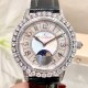 实拍 积家-Jaeger-LeCoultre DAZZLING RENDEZ- VOUS MOON约会系列月相珠宝腕表月之女神,是浪漫与柔美的象征,她掌管着大自然中的潮起潮落和季节更替,是艺术家与诗人们的灵感源泉,在温润莹亮的白色珍珠母贝映衬下,晶莹璀璨的钻石散发出夜空般的静谧之美,表圈镶嵌108颗 钻石,组成两个环绕表壳的同心圆。由36颗以爪镶工艺镶嵌的 钻石组成的外圈,为光芒闪耀的表圈营造出轻盈美妙的质感,尺寸36mm的精钢表壳搭配进口瑞士石英,采用蓝宝石水晶玻璃。 实拍 积家-Jaeger-LeCoultre DAZZLING RENDEZ- VOUS MOON约会系列月相珠宝腕表月之女神,是浪漫与柔美的象征,她掌管着大自然中的潮起潮落和季节更替,是艺术家与诗人们的灵感源泉,在温润莹亮的白色珍珠母贝映衬下,晶莹璀璨的钻石散发出夜空般的静谧之美,表圈镶嵌108颗 钻石,组成两个环绕表壳的同心圆。由36颗以爪镶工艺镶嵌的 钻石组成的外圈,为光芒闪耀的表圈营造出轻盈美妙的质感,尺寸36mm的精钢表壳搭配进口瑞士石英,采用蓝宝石水晶玻璃。