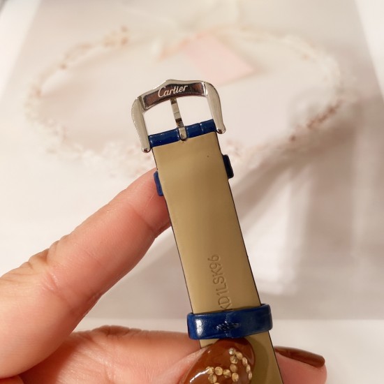 向每一天告白,卡地亚Ballon Blanc de Cartier系列!尺寸30mm!专柜正品同步版本 2019新款最美告白气球,进口机芯,鱼眼水晶玻璃表盘, 4时位置镶嵌明亮式切割菱形圆钻,316L精钢表壳,低调表带上手无敌舒适美,小红书推荐率超高。实物拍摄品质如一! 向每一天告白,卡地亚Ballon Blanc de Cartier系列!尺寸30mm!专柜正品同步版本 2019新款最美告白气球,进口机芯,鱼眼水晶玻璃表盘, 4时位置镶嵌明亮式切割菱形圆钻,316L精钢表壳,低调表带上手无敌舒适美,小红书推荐率超高。实物拍摄品质如一!