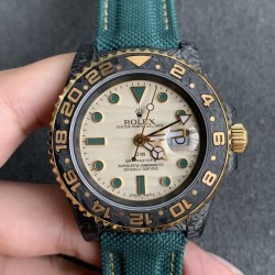 Diw新作勞力士超限量GMT-MASTER II  Diw团队重新制作了碳纤维表壳，同时包含表圈、面盘等零件也全都是碳纤维材质，其中碳纤维表圈上数字刻度首次采用全新碳纤维植丁技术（非填油）塑造丰富视觉层次，质感细腻。透视底盖可清楚展示正反快速调日历的劳力士专属cal.3186机芯。搭配柔软魔术贴表带和一体碳纤维表扣。首批量产提供4种颜色表盘可选，5种不同颜色风格表带。