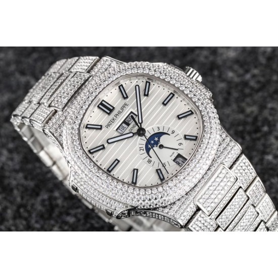 R8 2021年度新品发布, Patek Philippe 百达翡丽运动优雅满天星系列5726/1A-014腕表(鹦鹉螺) 316L精钢镶钻表链表壳,将璀璨的钻石镶嵌入腕间时计,勾人心魂,给阳刚硬朗的运动风格增加了璀璨夺目的光芒,指针、时标刻度覆超强夜光在黑夜为您指引方向,表盘镶嵌施华洛世奇美钻,附月相、日期显示为你呈现满天繁星,搭载定制324 S QA LU 24H/303自动机械(背透机芯),为您的时间保驾护航,尺寸:40.5毫米。 R8 2021年度新品发布, Patek Philippe 百达翡丽运动优雅满天星系列5726/1A-014腕表(鹦鹉螺) 316L精钢镶钻表链表壳,将璀璨的钻石镶嵌入腕间时计,勾人心魂,给阳刚硬朗的运动风格增加了璀璨夺目的光芒,指针、时标刻度覆超强夜光在黑夜为您指引方向,表盘镶嵌施华洛世奇美钻,附月相、日期显示为你呈现满天繁星,搭载定制324 S QA LU 24H/303自动机械(背透机芯),为您的时间保驾护航,尺寸:40.5毫米。