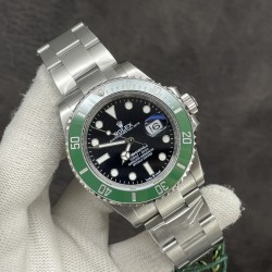 VS新款劳力士水鬼预售。41mm全新壳型正品开模（不是拿40mm壳改的），搭载全新3235机芯，72小时动能储存。没错，72小时。市面3235机芯，2824/2836实际动能储存时间在38小时左右，只能放一个晚上。全新3235机芯实测可放一个周末不停，真正的一劳永逸。首批享三年内配件五折升级服务，畅享无虑，升级无忧。