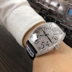 法兰克 穆勒Franck Muller 全新满天星系列⚓️搭载进口日本西铁城机械机芯⚙️18K电镀工艺意大利双面小牛皮原装针扣酒桶形拱桥状精钢表壳⚫️手工全镶嵌施华洛水晶钻 高贵霸气尺寸43*55mm高尚的艺术 精湛的工艺 一经发布 无不轰动