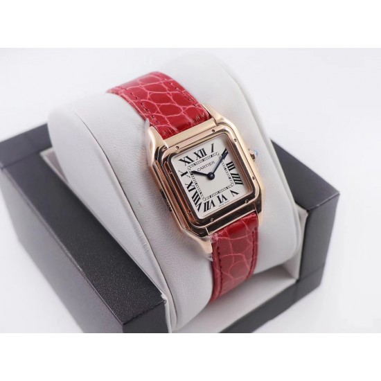 实拍 8848F Panthre de Cartier 卡地亚猎豹手表,华丽而不羁,是Panthre de Cartier猎豹所传达的美学风格。它线条流畅,魅惑动人,柔软服帖于腕间,宛若在肌肤上翩翩起舞。独特的造型彰显成熟优雅、自信动人的女性形象。表壳一体成型,搭配正品使用原装瑞士石英机芯,316L精钢壳套,镶嵌钻石 把头镶嵌一颗合成蓝色尖晶石,镀银表盘,剑形蓝钢指针,100%三度防水,尺寸:27 x 37毫米,22*30毫米,二个尺寸。每块表都有独立的机身编号。 实拍 8848F Panthre de Cartier 卡地亚猎豹手表,华丽而不羁,是Panthre de Cartier猎豹所传达的美学风格。它线条流畅,魅惑动人,柔软服帖于腕间,宛若在肌肤上翩翩起舞。独特的造型彰显成熟优雅、自信动人的女性形象。表壳一体成型,搭配正品使用原装瑞士石英机芯,316L精钢壳套,镶嵌钻石 把头镶嵌一颗合成蓝色尖晶石,镀银表盘,剑形蓝钢指针,100%三度防水,尺寸:27 x 37毫米,22*30毫米,二个尺寸。每块表都有独立的机身编号。