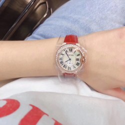卡地亚 CARTIER 蓝气球奢华系列，316L精钢材质，简约又别具品味，摒弃了现代盛行的繁复华丽的修饰，以简约重新诠释唯美，打造独家高品质，采用高级珍珠贝母制作出表盘，优雅精致高贵气质尽显无漏。尺寸36mm*12mm。