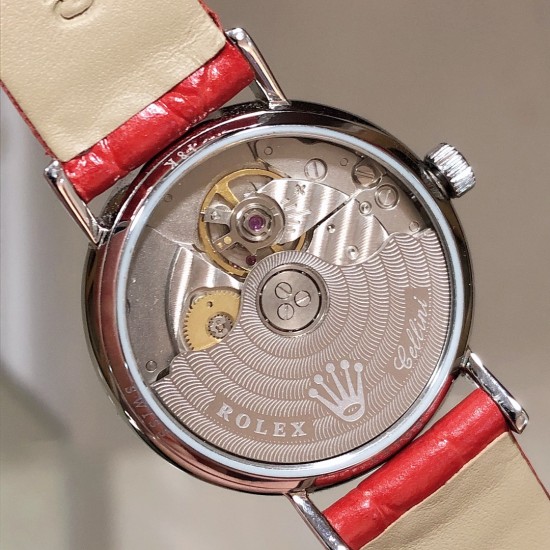实拍 劳力士2020新品女性腕表 高级腕表ROLEX,一见倾心。劳力士切利尼女款奢华版惊艳上市,表面镶嵌12颗施洛华世奇彩钻,蕴意生命多姿多彩。表盘32尺寸,适配所有女神的手腕。手表搭载进口9015机芯,厚度仅为8毫米,足够薄,让您佩戴更舒适! 实拍 劳力士2020新品女性腕表 高级腕表ROLEX,一见倾心。劳力士切利尼女款奢华版惊艳上市,表面镶嵌12颗施洛华世奇彩钻,蕴意生命多姿多彩。表盘32尺寸,适配所有女神的手腕。手表搭载进口9015机芯,厚度仅为8毫米,足够薄,让您佩戴更舒适!