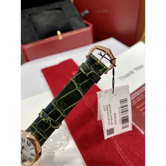 最新配色“牛油果绿” 卡地亚新款白气球系列,44颗小钻 18k金电镀 蓝宝石水晶玻璃镜面 绿色鳄鱼皮表带更衬玫瑰金的光泽,精致耐看,表盘尺寸30,不大不小的尺寸,适合大部分美女,剑形镀金指针 4点钟位置镶嵌施华洛世奇明亮式切割圆钻 支持专柜对比,送礼首选,非人为损坏免费保修。 最新配色“牛油果绿” 卡地亚新款白气球系列,44颗小钻 18k金电镀 蓝宝石水晶玻璃镜面 绿色鳄鱼皮表带更衬玫瑰金的光泽,精致耐看,表盘尺寸30,不大不小的尺寸,适合大部分美女,剑形镀金指针 4点钟位置镶嵌施华洛世奇明亮式切割圆钻 支持专柜对比,送礼首选,非人为损坏免费保修。