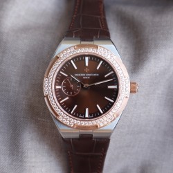 ★实拍 Vacheron Constantin江诗丹顿纵横四海系列OVERSEAS女款小号型2300v/2305v【表壳】表径3610.8mm 同步原装  质感细腻大方 蓝宝石镜面【字面】表盘经旭日纹缎面拉丝工艺处理 深邃优雅 18k金时标均带白色夜光涂层【机芯】CITIZEN8系列改Cal.5300机芯（机芯稳定零返修 ）后原装18k纳米镀金质摆陀【表带扣】半马其他十字三片折叠式表扣 进口牛皮表带越欣赏 越懂欣赏