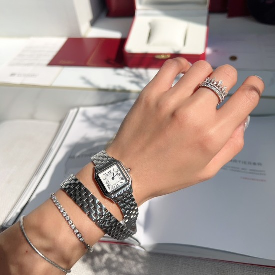 Panthre de Cartier / double chain Width 22mm.Length 30mm. Chain length 44cm卡地亚猎豹系列腕表/双圈表链宽度22mm 长度30mm 链条长度44cm瑞士进口石英机芯,316L精钢表壳表链。蓝晶石表冠,蓝宝石镜面,淬火钢蓝指针,双圈环绕链条,便捷珠宝扣。 Panthre de Cartier / double chain Width 22mm.Length 30mm. Chain length 44cm卡地亚猎豹系列腕表/双圈表链宽度22mm 长度30mm 链条长度44cm瑞士进口石英机芯,316L精钢表壳表链。蓝晶石表冠,蓝宝石镜面,淬火钢蓝指针,双圈环绕链条,便捷珠宝扣。