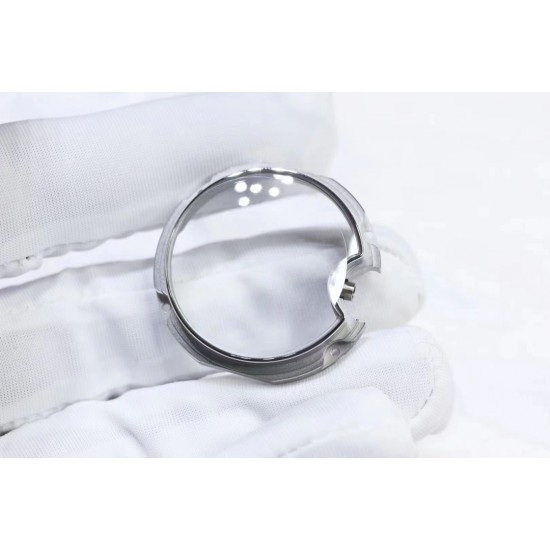 卡地亚蓝气球 CARTIER BallonBleu重磅更新 全新推出原版一档076机芯亮点一:采用原版076专用一档机芯,拔档即停秒调时。机芯摆频每小时28800次,动力储存为48小时,nh05只能放12小时,原版076能放一个周末。走时更加抗震防磁,精准稳定,摆脱nh05时不时修表的烦恼。亮点二:所有配件皆可与原装配件互换,厚度做到33款9.96mm/36款12.05mm,与原装基本保持一致。(所有款式齐全_均配备说明书一卡一码同步专柜防伪及跳码规律_细节处理能与原装相媲美_无惧专柜对比) 卡地亚蓝气球 CARTIER BallonBleu重磅更新 全新推出原版一档076机芯亮点一:采用原版076专用一档机芯,拔档即停秒调时。机芯摆频每小时28800次,动力储存为48小时,nh05只能放12小时,原版076能放一个周末。走时更加抗震防磁,精准稳定,摆脱nh05时不时修表的烦恼。亮点二:所有配件皆可与原装配件互换,厚度做到33款9.96mm/36款12.05mm,与原装基本保持一致。(所有款式齐全_均配备说明书一卡一码同步专柜防伪及跳码规律_细节处理能与原装相媲美_无惧专柜对比)