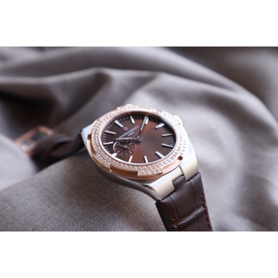 ★实拍 Vacheron Constantin江诗丹顿纵横四海系列OVERSEAS女款小号型2300v/2305v【表壳】表径3610.8mm 同步原装 质感细腻大方 蓝宝石镜面【字面】表盘经旭日纹缎面拉丝工艺处理 深邃优雅 18k金时标均带白色夜光涂层【机芯】CITIZEN8系列改Cal.5300机芯(机芯稳定零返修 )后原装18k纳米镀金质摆陀【表带扣】半马其他十字三片折叠式表扣 进口牛皮表带越欣赏 越懂欣赏 ★实拍 Vacheron Constantin江诗丹顿纵横四海系列OVERSEAS女款小号型2300v/2305v【表壳】表径3610.8mm 同步原装 质感细腻大方 蓝宝石镜面【字面】表盘经旭日纹缎面拉丝工艺处理 深邃优雅 18k金时标均带白色夜光涂层【机芯】CITIZEN8系列改Cal.5300机芯(机芯稳定零返修 )后原装18k纳米镀金质摆陀【表带扣】半马其他十字三片折叠式表扣 进口牛皮表带越欣赏 越懂欣赏