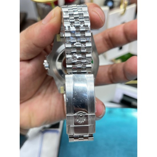 灰皮蛋圈!ROLEX 劳力士 格林尼治GMT型一体机3285机芯,904L精钢40mm 全黑圈,国米圈,可乐圈,雪碧圈,沙士圈,皮蛋圈全线齐全!配件都是采用最顶级的材质跟Clean厂同源! 灰皮蛋圈!ROLEX 劳力士 格林尼治GMT型一体机3285机芯,904L精钢40mm 全黑圈,国米圈,可乐圈,雪碧圈,沙士圈,皮蛋圈全线齐全!配件都是采用最顶级的材质跟Clean厂同源!