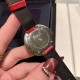 实拍 伯爵-PIAGET 女士腕表 瑞士石英机芯 316L精钢表壳 真牛皮表带 尺寸34*8mm 蓝宝石玻璃镜面 简约的设计,大胆而多彩的配色,以及旋转表圈是伯爵品牌 Possession腕表的特质所在。通过品牌制表师们天马星空的创意,将各个亮色的表带与贵金属、钻石、精钢材质相融,通过圆形盘面的演绎,令全新的 Possession腕表越发闪耀夺目,给人眼前一亮之感 实拍 伯爵-PIAGET 女士腕表 瑞士石英机芯 316L精钢表壳 真牛皮表带 尺寸34*8mm 蓝宝石玻璃镜面 简约的设计,大胆而多彩的配色,以及旋转表圈是伯爵品牌 Possession腕表的特质所在。通过品牌制表师们天马星空的创意,将各个亮色的表带与贵金属、钻石、精钢材质相融,通过圆形盘面的演绎,令全新的 Possession腕表越发闪耀夺目,给人眼前一亮之感