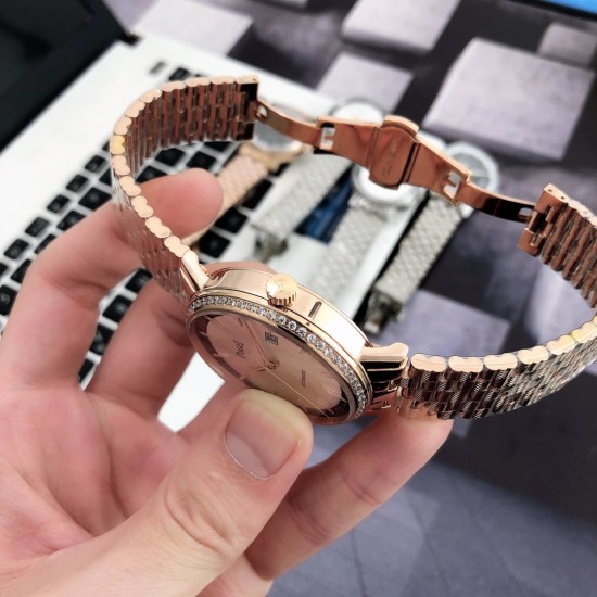 品牌：伯爵-PIAGET  类型：[酷]男士腕表表壳：316精钢（做工优质）表带：顶级316精钢机芯：进口8215全自动机械机芯（走时稳定）材料：高级蓝宝石镜面(防划花)尺寸：直径40mm ,厚度12mm