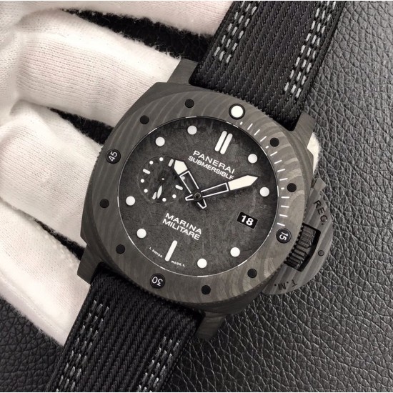 VS新品预售：2019日内瓦沛纳海新款：PAM979—PAM616的弟弟：全新碳纤维表盘。预售期间下单，额外获赠2019年沛纳海官方定制布带。数量不多，仅限首批客户。