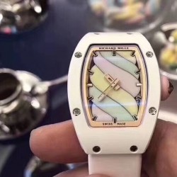 实拍 新品理查德米勒 棉花糖bon bon系列最稀有的作品！克服传统工艺打破模式！钟表最受尊敬的技术之一。不是所有人的嫁妆，棉花糖运动曲线和颜色，它们是诱人的。有了理查德米勒，实现了把棉花糖戴在你的手腕上！白色陶瓷加上黄粉绿搪瓷表盘，RM-07柔和的颜色创造了一个组合...甜蜜！糖果店的一次旅行，一个让人难以置信的艺术品。你会戴上它吗？