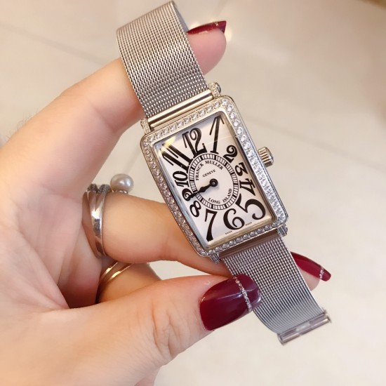 法兰克穆勒Franck muller 全新爆版长岛系列 经典时尚清晰数字面 女士潮流腕表 进口石英机芯 316L精钢表壳 精钢网贴手表带 本款腕表备受时尚女性喜爱 在不同的场合 映耀着她们各自的独特个性与迷人风华 法兰克穆勒Franck muller 全新爆版长岛系列 经典时尚清晰数字面 女士潮流腕表 进口石英机芯 316L精钢表壳 精钢网贴手表带 本款腕表备受时尚女性喜爱 在不同的场合 映耀着她们各自的独特个性与迷人风华