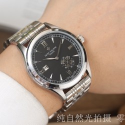 简约精致热卖新款低调绅士时尚百搭【最新】：百达翡丽精品推荐多功能新品【类型】：精品男士腕表【材质】：316L精钢打造【机芯】：高端全自动机械机芯【镜面】：矿物质强化玻璃（更高清）品味高雅 浩瀚大气 匠心独运 腕间瑰宝 纯自然光拍摄 零P图尺寸：直径42mm厚11mm热卖上市！欢迎转载！