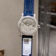 实拍 为你带来快乐——推出萧邦chopard Happy Sport满钻腕表!①卓越时计源于精湛工艺,双层蓝宝水晶玻璃之间,7颗施华洛世奇快乐彩钻活灵活现,完美诠释原装的韵味和感觉,镶满钻的表壳比例匀称,做工精湛,颗颗美钻饱满挺拔。②字面为了追求完美,耗时耗力,每一个刻度和英文logo都经过多次的独立开模,耗费多套模板,为你带来最接近原装的字面效果!③机芯采用进口石英机芯走时精准,④表带方面,为追求极致以及每一位客户的体验感,不惜成本采用牛皮皮表带,为你带来最高的体验手感制表技艺和宝石镶嵌完美融合! 实拍 为你带来快乐——推出萧邦chopard Happy Sport满钻腕表!①卓越时计源于精湛工艺,双层蓝宝水晶玻璃之间,7颗施华洛世奇快乐彩钻活灵活现,完美诠释原装的韵味和感觉,镶满钻的表壳比例匀称,做工精湛,颗颗美钻饱满挺拔。②字面为了追求完美,耗时耗力,每一个刻度和英文logo都经过多次的独立开模,耗费多套模板,为你带来最接近原装的字面效果!③机芯采用进口石英机芯走时精准,④表带方面,为追求极致以及每一位客户的体验感,不惜成本采用牛皮皮表带,为你带来最高的体验手感制表技艺和宝石镶嵌完美融合!