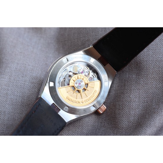 ★实拍 Vacheron Constantin江诗丹顿纵横四海系列OVERSEAS女款小号型2300v/2305v【表壳】表径3610.8mm 同步原装 质感细腻大方 蓝宝石镜面【字面】表盘经旭日纹缎面拉丝工艺处理 深邃优雅 18k金时标均带白色夜光涂层【机芯】CITIZEN8系列改Cal.5300机芯(机芯稳定零返修 )后原装18k纳米镀金质摆陀【表带扣】半马其他十字三片折叠式表扣 进口牛皮表带越欣赏 越懂欣赏 ★实拍 Vacheron Constantin江诗丹顿纵横四海系列OVERSEAS女款小号型2300v/2305v【表壳】表径3610.8mm 同步原装 质感细腻大方 蓝宝石镜面【字面】表盘经旭日纹缎面拉丝工艺处理 深邃优雅 18k金时标均带白色夜光涂层【机芯】CITIZEN8系列改Cal.5300机芯(机芯稳定零返修 )后原装18k纳米镀金质摆陀【表带扣】半马其他十字三片折叠式表扣 进口牛皮表带越欣赏 越懂欣赏