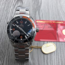 OM 欧米茄 OMEGA PQ1 海洋宇宙600米“四分之一橙”！搭载1:1开模8900 VS自产一体机芯，稳定翻修少！表盘与正品一致采用进口原料陶瓷精制而成，平整光滑，没有气泡和粉粒！ 时分秒指针：长度 与正品一致刚好到字钉边缘！圈口4分之一橙刻度位置采用天然橡胶，手感细腻，平整干净。OM 出货实拍