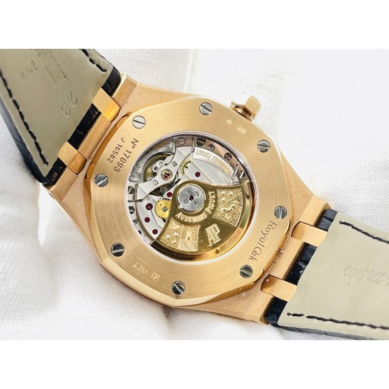 JF Factory标杆神器 爱彼A.超强V5升级版[拳头][拳头]1⃣️直径41MM！2⃣️搭载进口9015改原版Cal.3120全自动机芯！超级＂V5＂版主要升级技术特点：3⃣️表扣内侧两旁的英文字母修正与正品一致的立体浮雕字(重点在于字体上细腻的拉沙纹路）4⃣️表扣内侧的颜色修正与正品一致，表扣外的唛头更清晰更有立体感[悠闲]5⃣️把头＂唛头＂位置与拉沙纹路修正与正品一致[拳头]      JF Factory匠心力作 超级皇家橡树15400系列，欢迎您的品鉴！