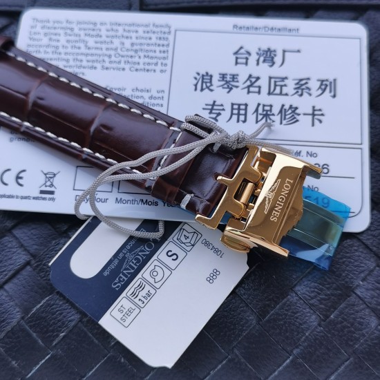 台湾厂【匠心臻品】随着努力不懈地寻求技术上的突破以及不断的创新令LONGINES表在设计方面稳坐领导地位。浪琴 名匠六字位日历系列 原版开模 所有配件与正品100%可互换通用 316精钢表壳、前、后双卜蓝宝石玻璃、淬火烧钢蓝指针、机芯采用最新的2892改L619/888全自动超薄机芯 搭配最新款镂空自动陀 直径38.5mm厚度9.0mm 一表一号,一卡一号、绝不重复。整表完美无暇市场最高版本! 台湾厂【匠心臻品】随着努力不懈地寻求技术上的突破以及不断的创新令LONGINES表在设计方面稳坐领导地位。浪琴 名匠六字位日历系列 原版开模 所有配件与正品100%可互换通用 316精钢表壳、前、后双卜蓝宝石玻璃、淬火烧钢蓝指针、机芯采用最新的2892改L619/888全自动超薄机芯 搭配最新款镂空自动陀 直径38.5mm厚度9.0mm 一表一号,一卡一号、绝不重复。整表完美无暇市场最高版本!