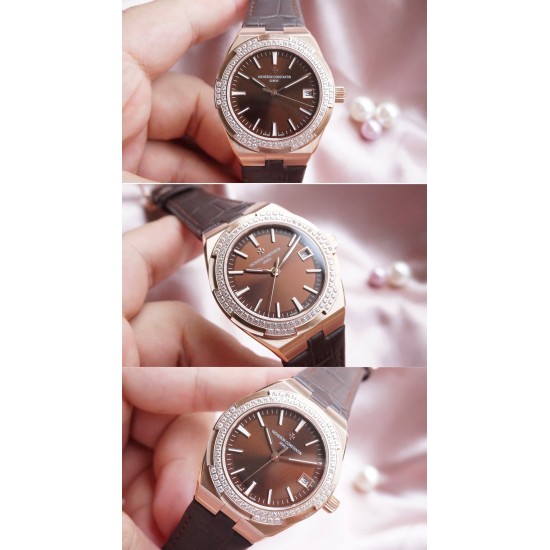 ★实拍 女神推荐款【Vacheron Constantin江诗丹顿】纵横四海系列OVERSEAS女款小号型【表壳】表径3610.8mm 质感细腻大方 84颗圆形切割施华洛水钻璀璨夺目 蓝宝石镜面永不刮花【表盘】大三针的设计 简约大方 旭日纹缎面拉丝的工艺处理 深邃优雅 18k金时标均带白色夜光涂层【机芯】CITIZEN8系列改Cal.5300机芯(机芯稳定零返修 )后原装18k纳米镀金质摆陀【表带扣】半马其他十字三片折叠式表扣 进口牛皮表带越欣赏 越懂欣赏 ★实拍 女神推荐款【Vacheron Constantin江诗丹顿】纵横四海系列OVERSEAS女款小号型【表壳】表径3610.8mm 质感细腻大方 84颗圆形切割施华洛水钻璀璨夺目 蓝宝石镜面永不刮花【表盘】大三针的设计 简约大方 旭日纹缎面拉丝的工艺处理 深邃优雅 18k金时标均带白色夜光涂层【机芯】CITIZEN8系列改Cal.5300机芯(机芯稳定零返修 )后原装18k纳米镀金质摆陀【表带扣】半马其他十字三片折叠式表扣 进口牛皮表带越欣赏 越懂欣赏