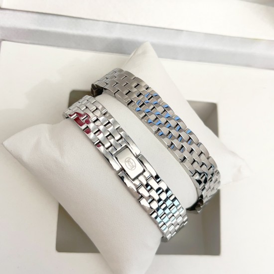 Panthre de Cartier / double chain Width 22mm.Length 30mm. Chain length 44cm卡地亚猎豹系列腕表/双圈表链宽度22mm 长度30mm 链条长度44cm瑞士进口石英机芯,316L精钢表壳表链。蓝晶石表冠,蓝宝石镜面,淬火钢蓝指针,双圈环绕链条,便捷珠宝扣。 Panthre de Cartier / double chain Width 22mm.Length 30mm. Chain length 44cm卡地亚猎豹系列腕表/双圈表链宽度22mm 长度30mm 链条长度44cm瑞士进口石英机芯,316L精钢表壳表链。蓝晶石表冠,蓝宝石镜面,淬火钢蓝指针,双圈环绕链条,便捷珠宝扣。
